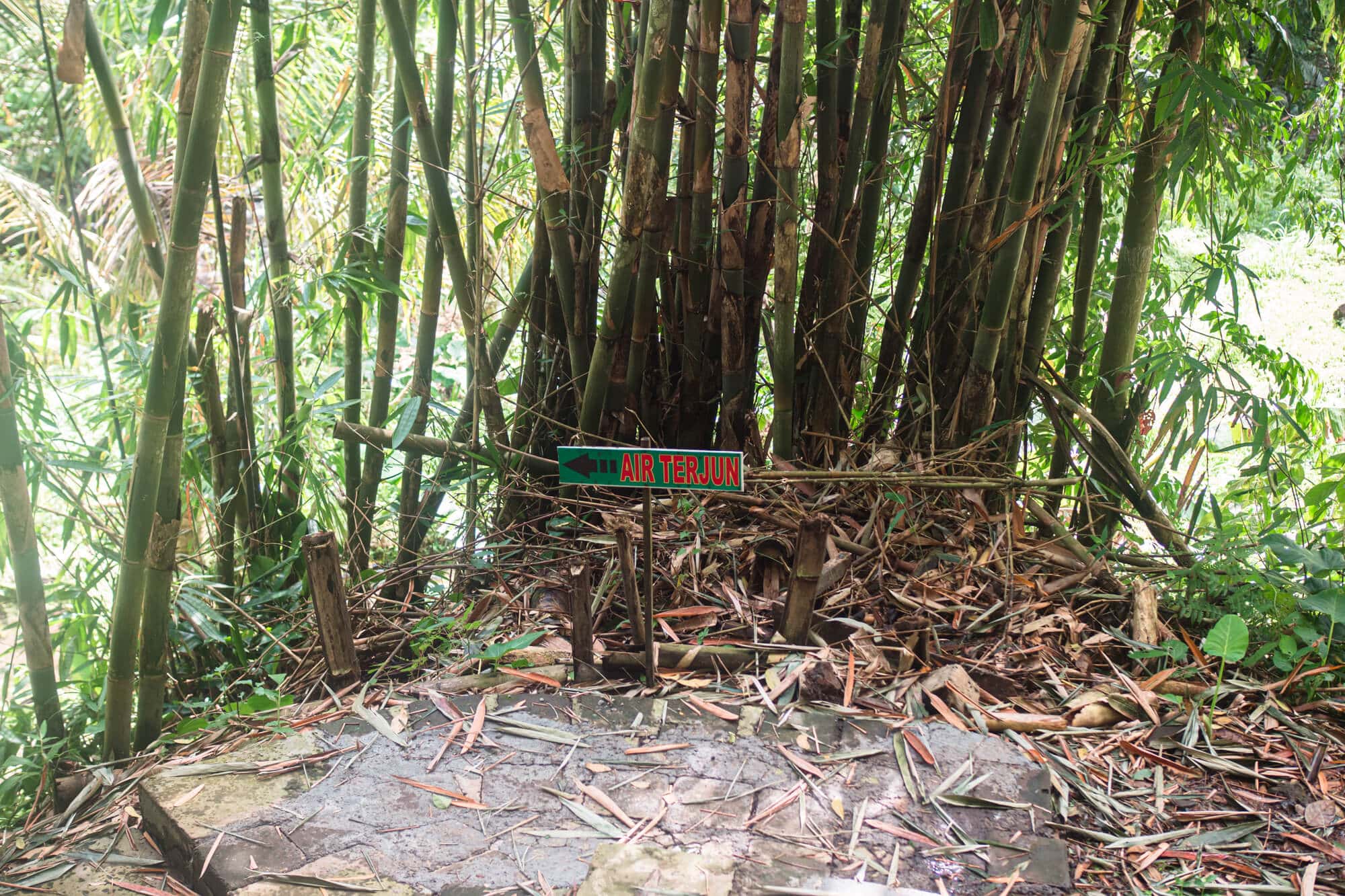 Sign on the path to Yeh Hoo Waterfall in Bali
