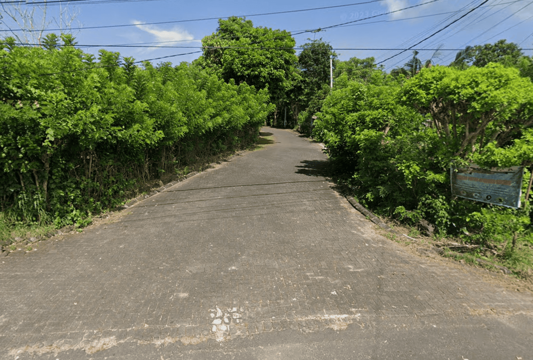 Google Maps screenshot of the entrance to Karang Boma Cliff in Uluwatu