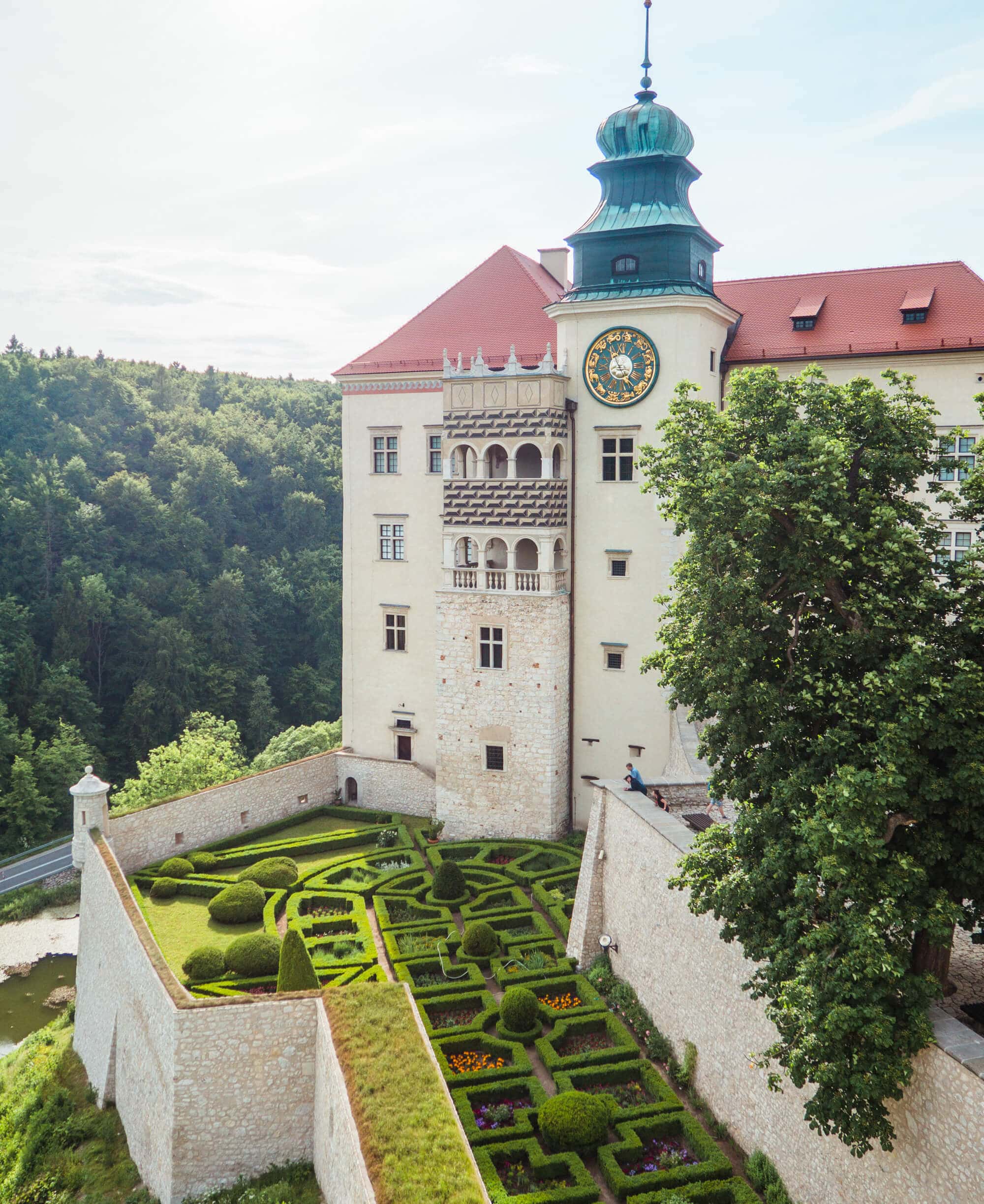 The most beautiful castle in Poland you should add to your bucket list - Pieskowa Skała Castle on the Trail of thee Eagle's Nests