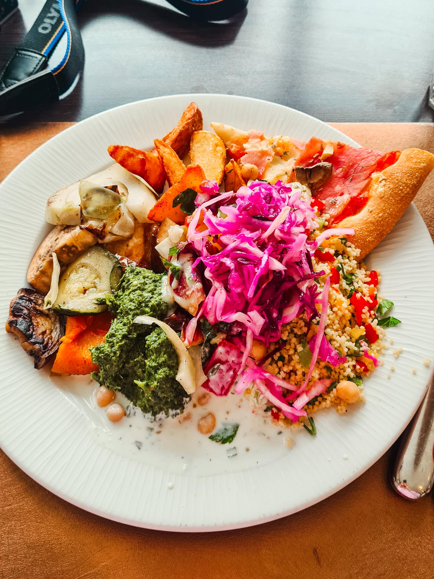 White plate with pizza slice purple cabbage, roasted vegetables and pesto, buffet dinner TUI BLUE Kalamota Island Resort review. Dubrovnik all-inclusive.