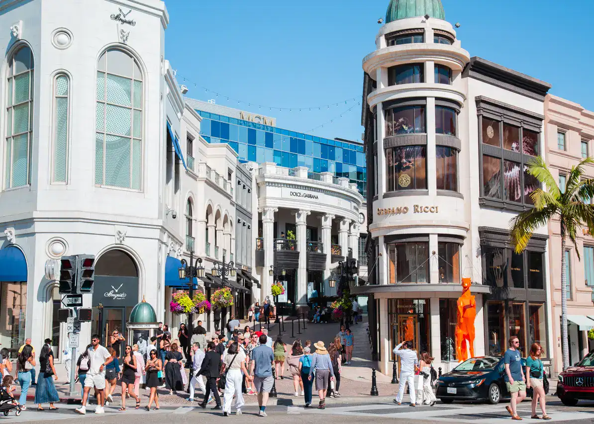 Busy Rodeo Drive on a sunny day, Los Angeles Itinerary.