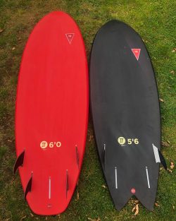 JJF by PYZEL ASTRO FISH 5’6  SORT ( PRIVAT SALG ) 4000 KR INCL FINS