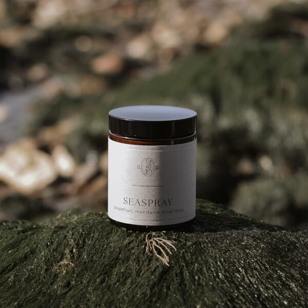 Natural candle that smells like the seaside