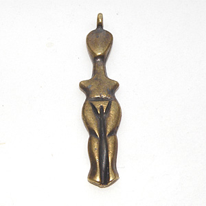Bronsfärgat hänge med svart patina flicka 41×11 mm
