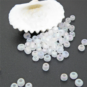 Glaspärla matt regnbågsskimrande vit ca 4 mm, 10 gram
