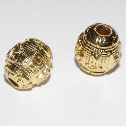 Guldfärgad mässingspärla med 6 mantraord 8,5×7,5 mm