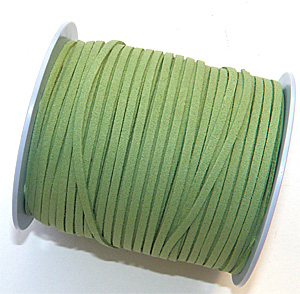 Syntetiskt mockaband ljust olivgrön 3 mm