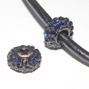 Svartfärgad metallrondell mörkblå kristallinfattning 10×4 mm