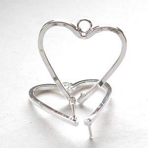 Silverfärgat hjärta med stift 27×24 mm