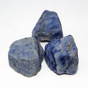 Sodalit rå nugget ca 20×15 mm