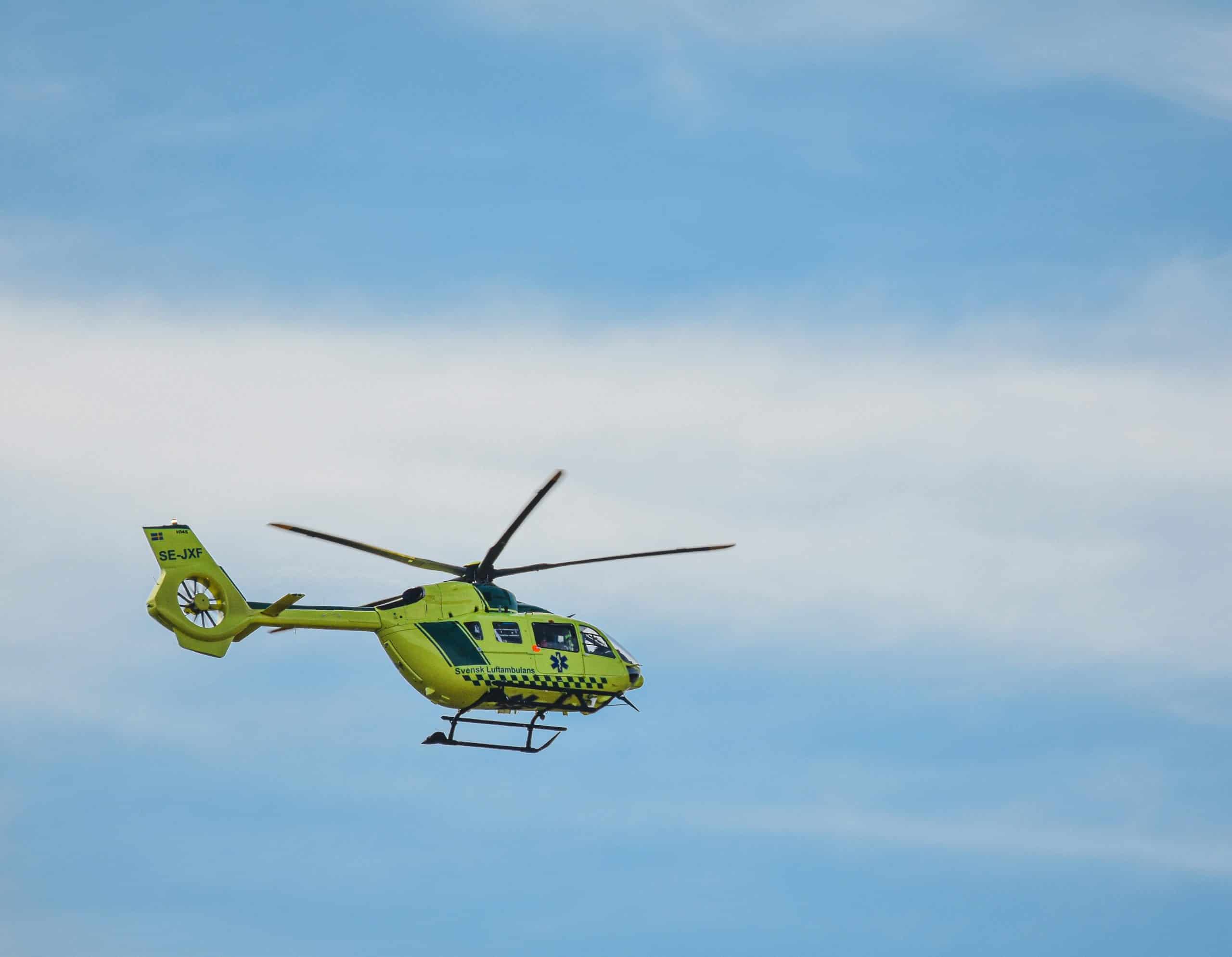 Ambulance helikopter Foto: Niklas Jonasson / Unsplash Nollvision i arbetsolyckor