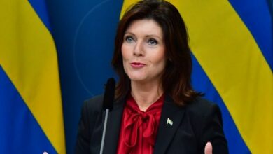 Photo of وزيرة العمل .. العاطلين الذين لا يجدون عمل عليهم الانتقال إلى شمال السويد