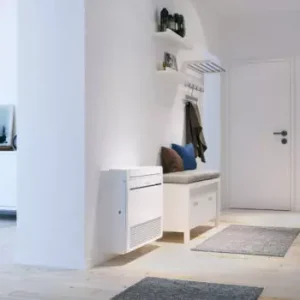 DOJO smälter diskret in i den omgivande miljön, samtidigt som den på bästa sätt fördelar värme jämnt i din bostad med utblås både mot golv och tak.
