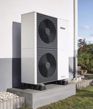 AroTHERM plus VWL105/6A kombinerar kylning, värme och varmvatten i en och samma lösning. Den är också utrustad med den senaste värmepumpstekniken.