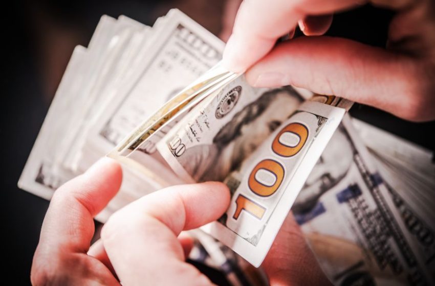 الدولار الواحد يساوي 10 كرونات لأول مرة منذ سنوات طويلة