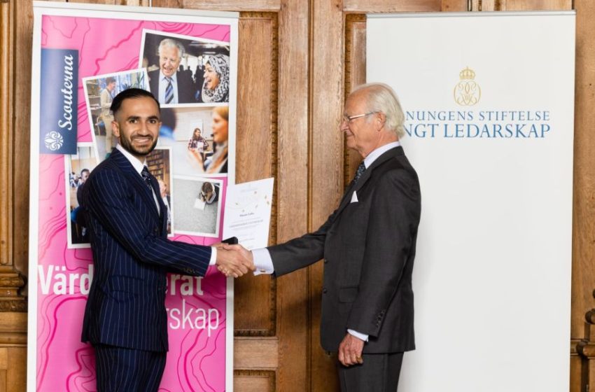  الملك السويدي يمنح شهادة تقدير للشاب العراقي معتز الزهيري