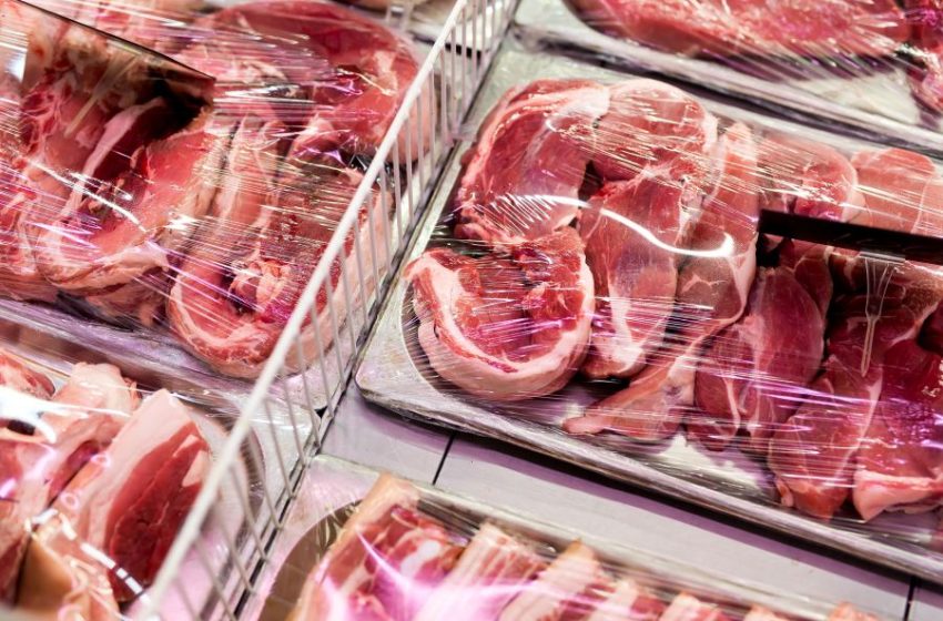  العديد من الدول توقف استيراد لحم الخنزير من السويد
