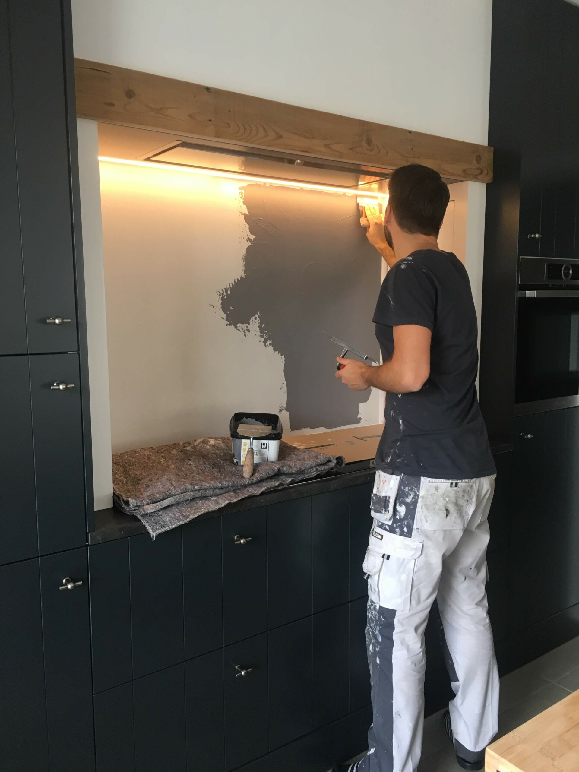 Betonstuc spatwand keuken