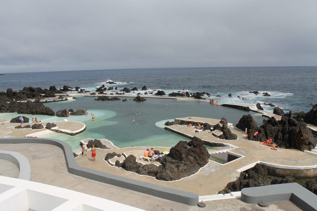 Swimmingpool med lavasten, Madeira