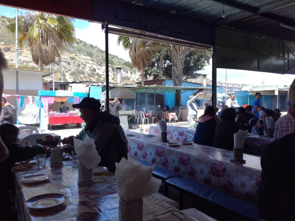 Det lokale spisested bag Marina Agadir