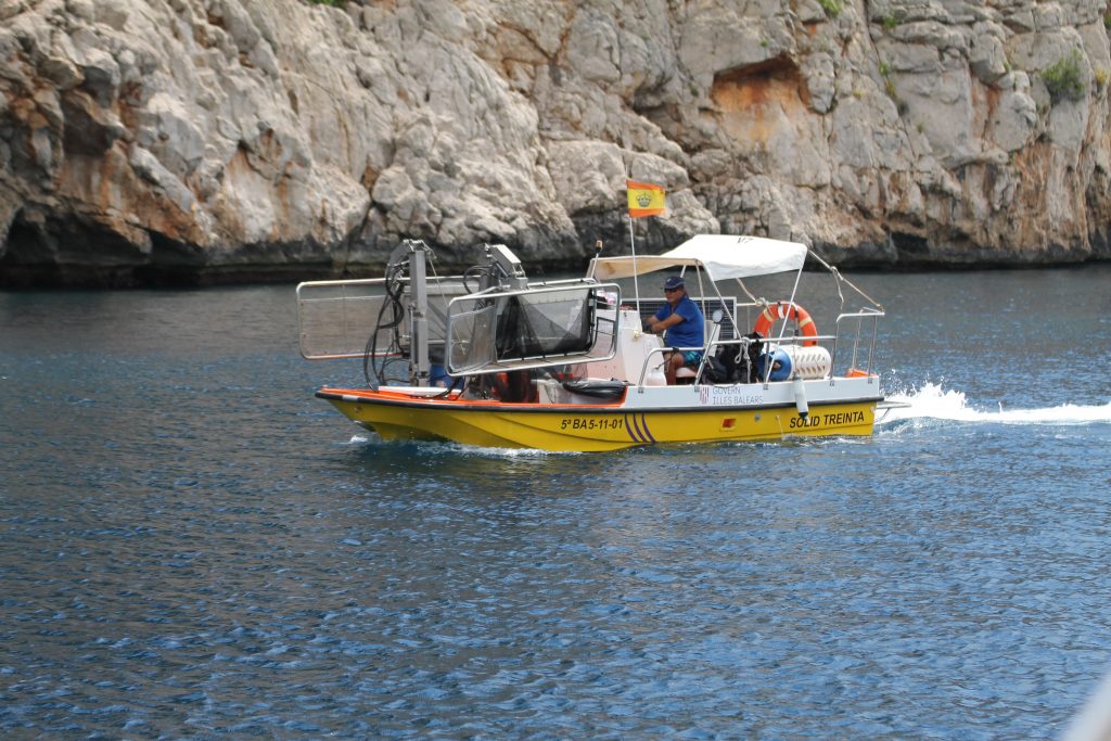 Cala Gossalba, oprydningsbåd!