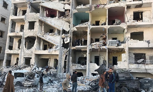 المخرج السوري نجدت أنزور يستخدم الذخيرة الحية لتدمير منازل مهجَّرين خلال تصوير مسلسله الجديد