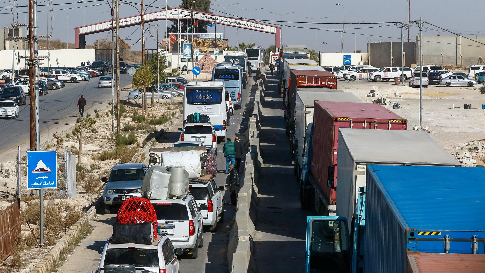 العلاقات التجارية بين سوريا والأردن تنتعش مجددًا بعد إلغاء ضريبة الديزل