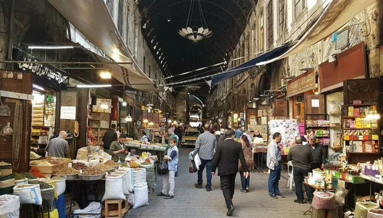 قرار يلزم بإزالة رموز «النظام البائد» وتوحيد ألوان واجهات المحال خلال فترة محددة