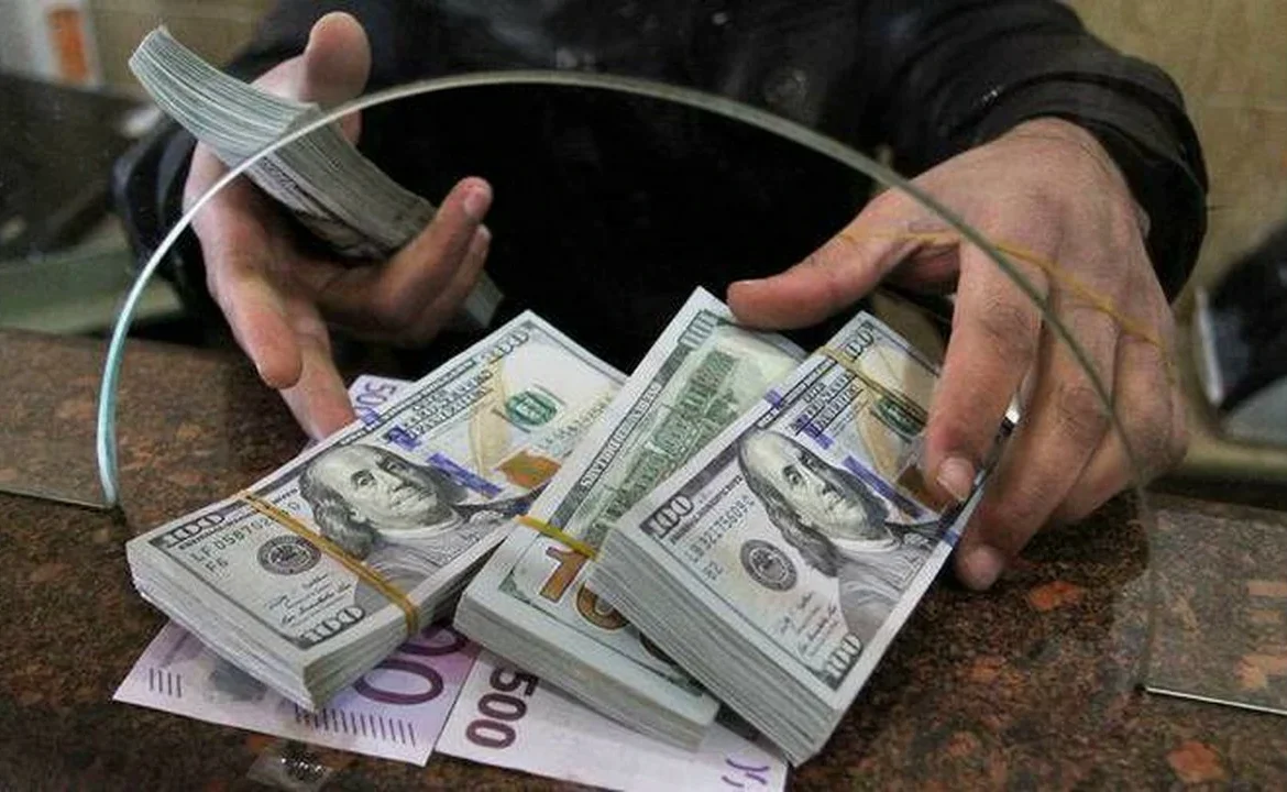 التحويلات الخارجية إلى سوريا: شريان نجاة أم قيدٌ على التعافي؟