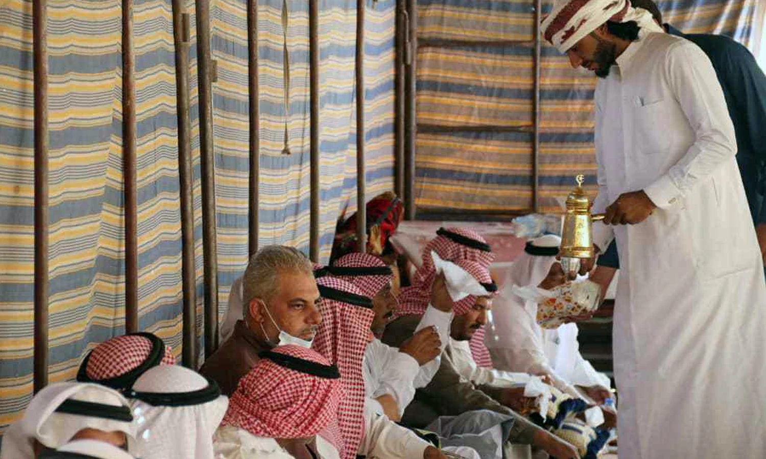القضاء الأهلي والوساطة العشائرية في سوريا: حوكمة يومية دون قاعات محاكم!