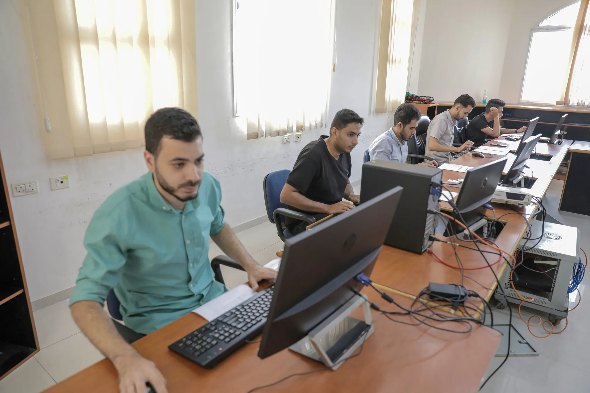 فجوة المهارات في سوريا: التعليم خارج السوق وسوق العمل خارج التعليم