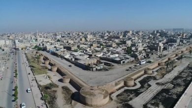 مشروع “شمال السكة” في الرقة: إعادة إعمار أم اختبار جديد لحقوق السكن؟
