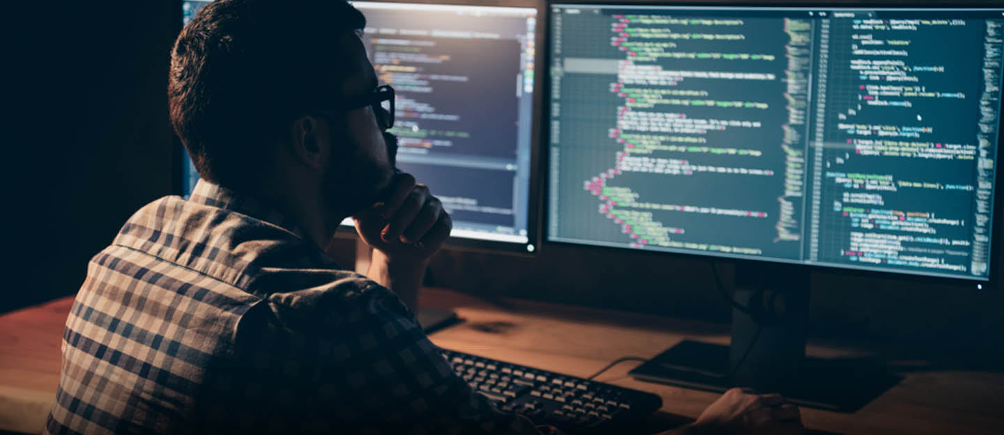 مشروع “ألف مبرمج”: هل تصبح الجامعات السورية مختبراً للحلول الرقمية؟