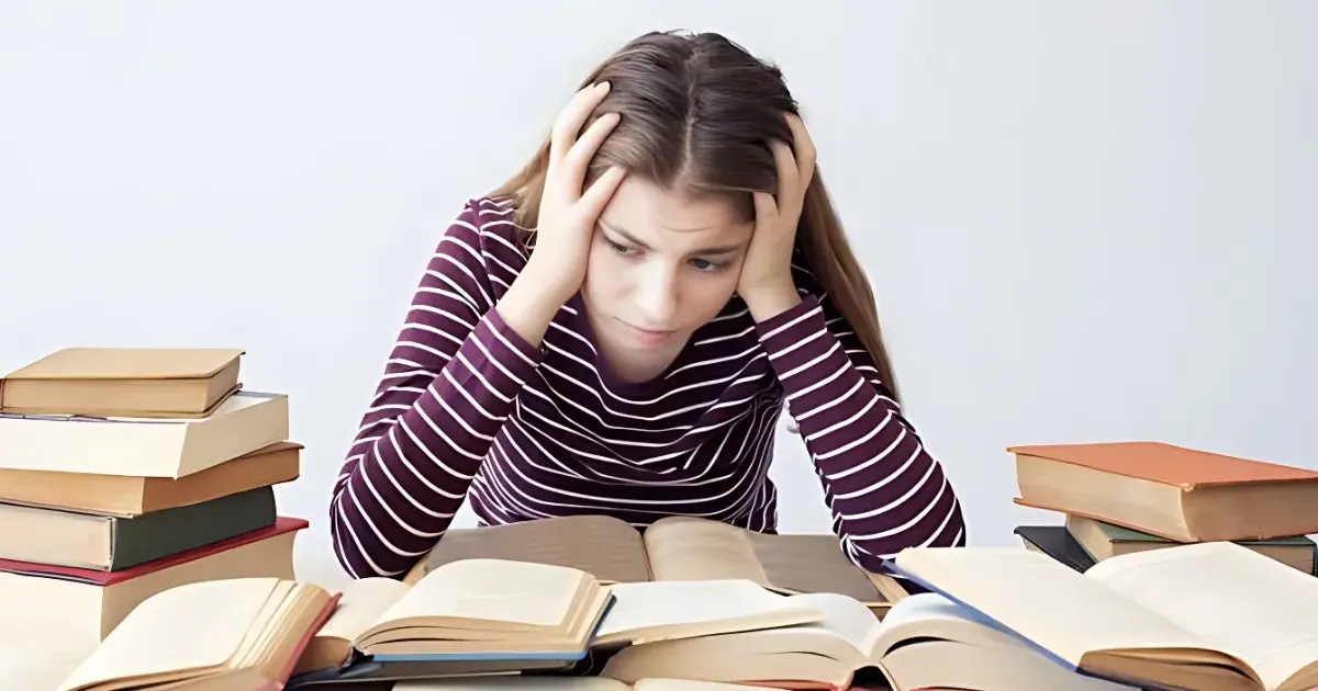 دراسة علمية حول أسباب قلق الامتحانات وطرق التعامل معه لدى الطلاب