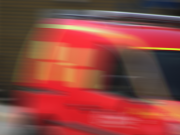 Körde in i mitträcket på E4 – tre kvinnor till sjukhus