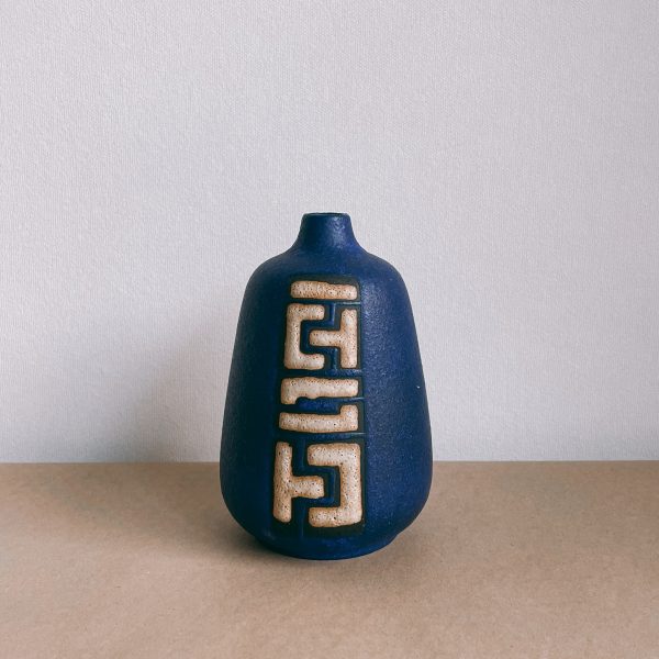 Minimalist pottery Ruscha vase