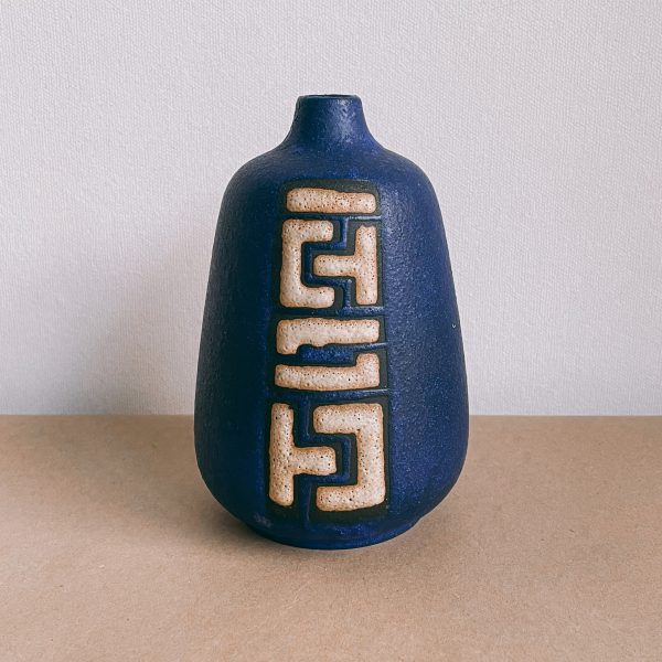 Minimalist pottery Ruscha vase