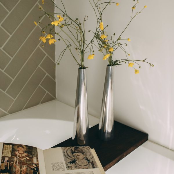 Breakfast in bath - Conical aluminium vases