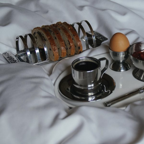 Breakfast in bed - Romantic toast rack