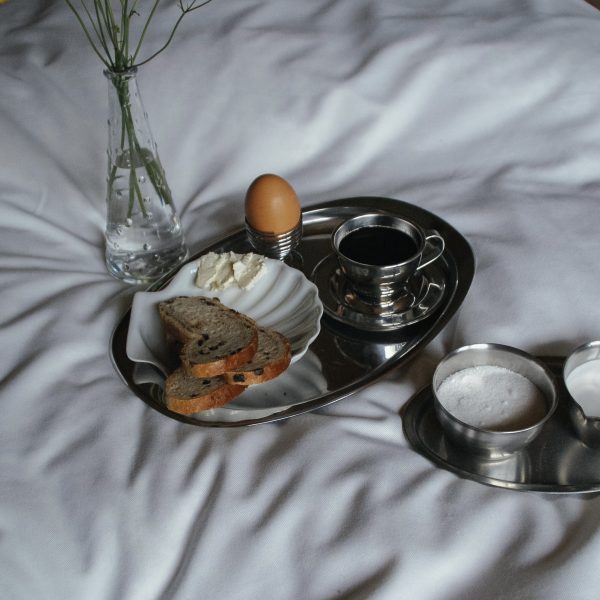 Breakfast in bed - Sea shell dish Porcelain a feu