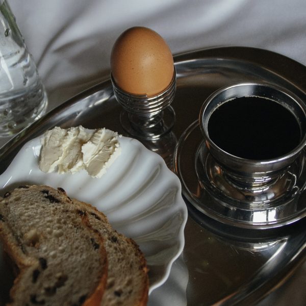 Breakfast in bed - Swirl egg holders