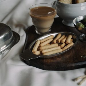 Breakfast in bed - Wavy water glass