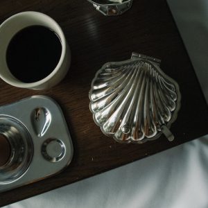 Breakfast in bed - Manco Plate sea shell dish