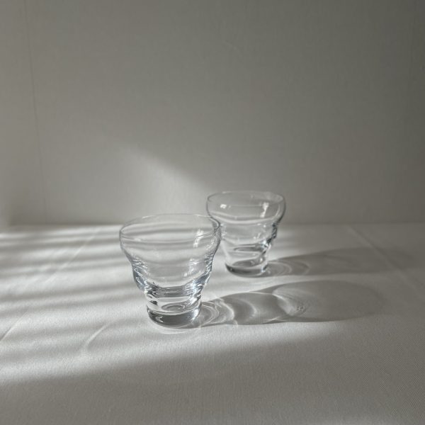 Wavy water glasses