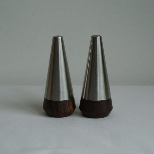 Mid century pepper & salt shaker