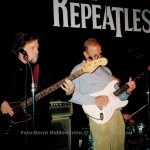 Tages
Här Goran Lagerberg och Anders Töpel, Lasse Svensson skymd av Anders.
Foton från Tages spelning i Stockholm med Bernt Ridderström som DJ på ett 60 års kalas 30-1-2004.
Foto Bernt Ridderström | Copyright Henrik Hagberg