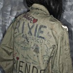 Tages
Fans med sina idoler på kläderna