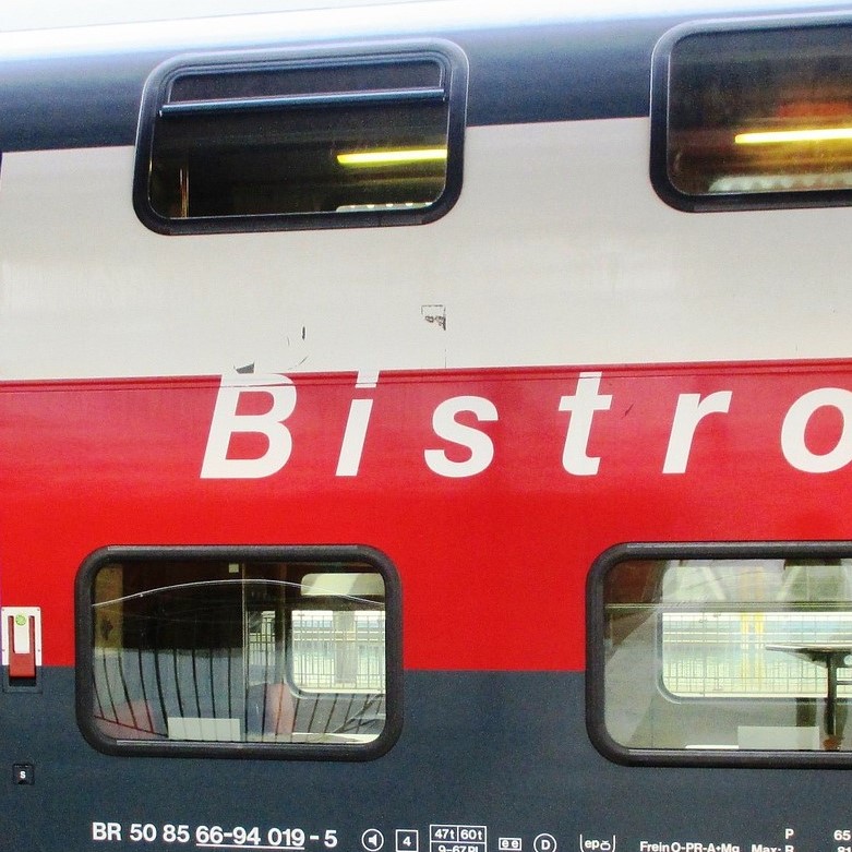 tågsida med ordet bisto