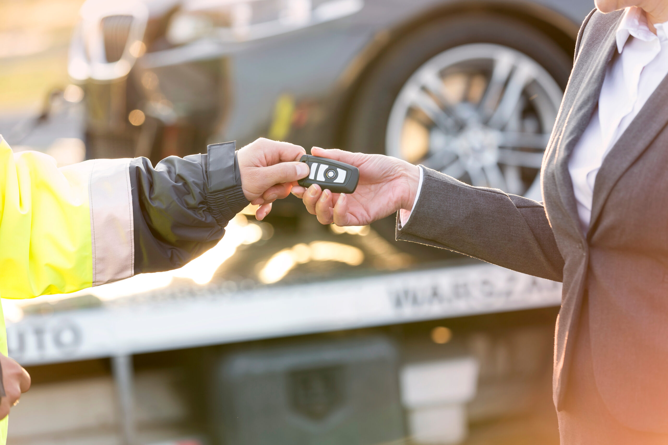 Cropped,Image,Of,Tow,Truck,Driver,Giving,Car,Key,To