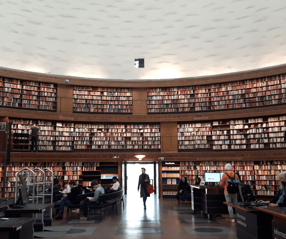 The City Library of Stockholm is a dream for book lovers and architectural enthousiasts.